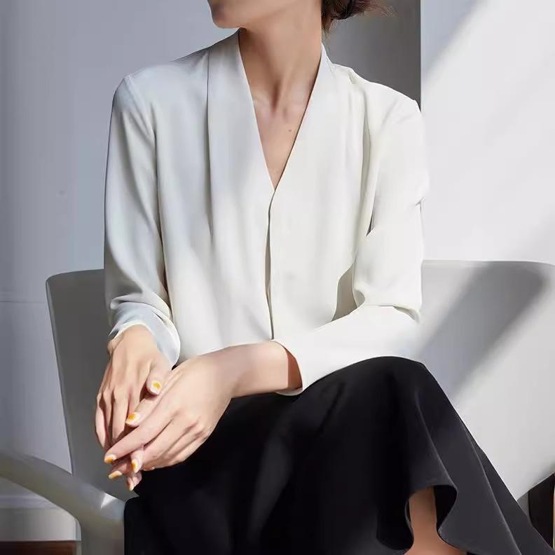 ブラウス レディース パステルカラーレースブラウス 2024 春秋型 軽 熟 v ネック フランス 長袖 シャツ 女性 職業 通勤 面接 ゆるい 白い 上着 女性