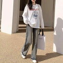 レディース デニムパンツ ワイド レディース デニムパンツ ワイド レトロ レトロ ワイド ジーンズの 女性は 背が 高くて 腰が ゆったりしている 感が。