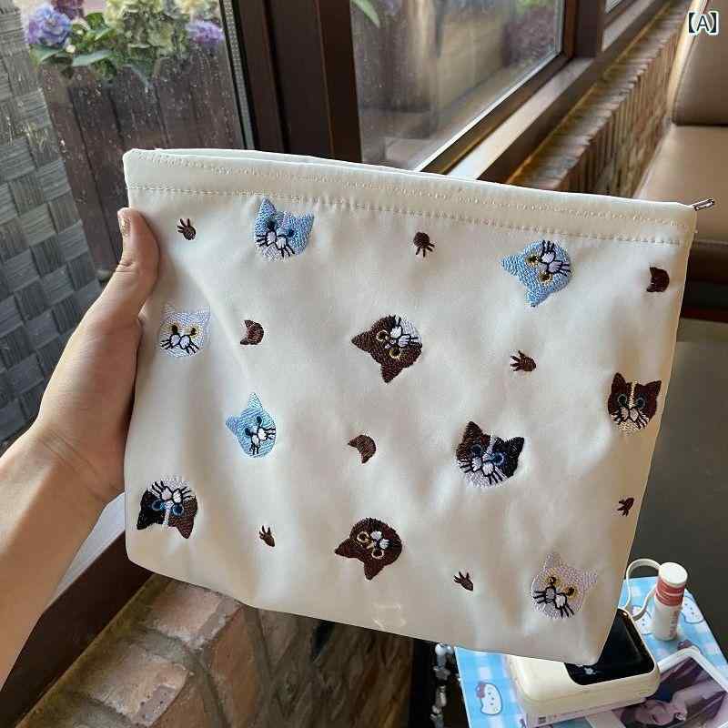 化粧ポーチかわいい 化粧品 バッグ おしゃれ 綺麗 女性用 2024年 ポータブル トラベル トイレタリー 手持ち 大容量 パーティション 収納袋 キュート 刺繍入り ホワイト ブルー パープル