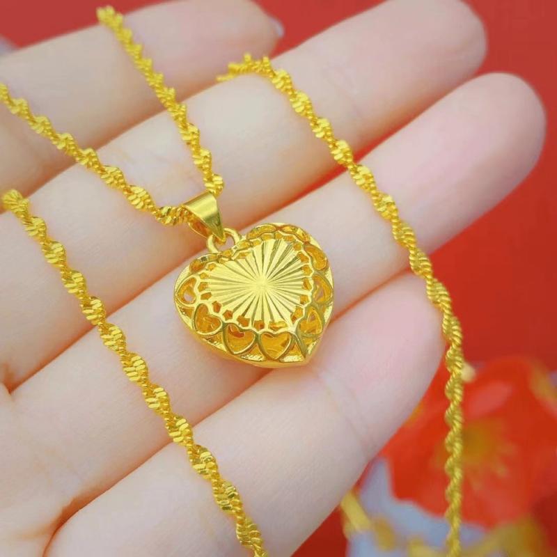 ネックレス レディース オープンハート 高 擬 沙 金の 新型の 透かし彫りの 愛の ネックレスの レディース シンプルで 気前が 良い 鎖の 金 メッキの ペ...