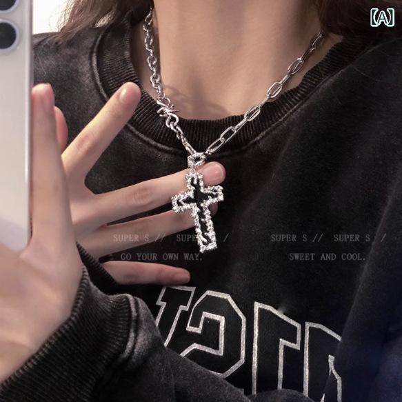 レイヤード ネックレス 重ね付け おしゃれ レイヤード ネックレス 重ね付け おしゃれ レトロ 錫 紙 クロス ペンダント ネックレス 女性 ヒップ ホップ 秋...