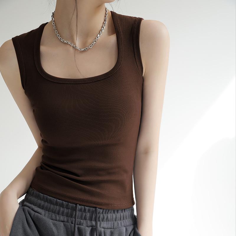 トップス 女性用 シンプル 無地 大人カワイイ Vネック　キャミソール　タンクトップ アメリカン レトロ キャミソール ベスト 女性用 2025夏 サイドの 胸を カバー する アウターウェア ワイド ショルダーストラップ ボトムトップ