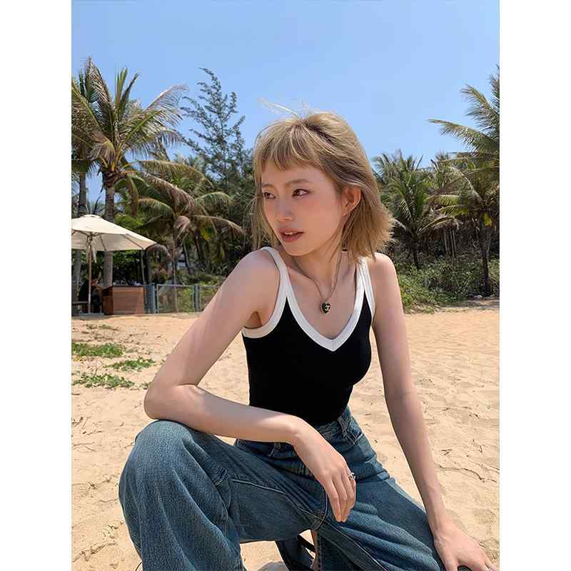 トップス 女性用 シンプル 無地 大人カワイイ Vネック　キャミソール　ノースリーブ 夏に 着用 できる ..