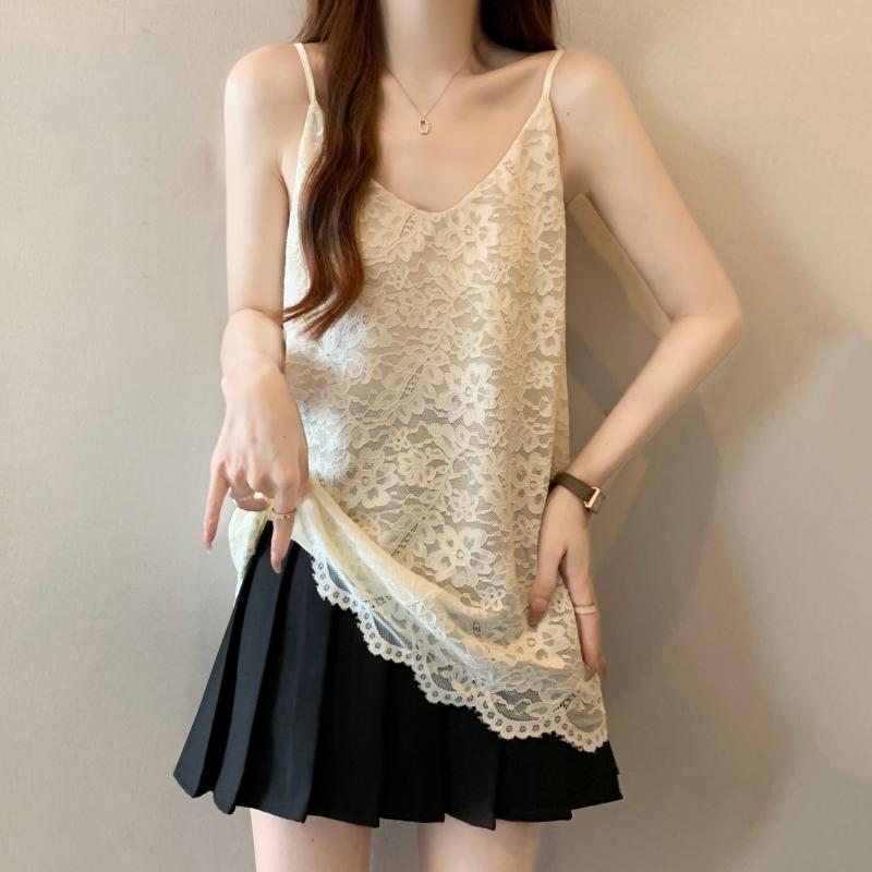 キャミソール タンクトップ 盛れる 涼しい 夏 Vネック　レース　レディース 2025 春夏の アウターと して 着用 できる フレンチ Vネックの レースキャミソール。 太めの 女の子が お腹を 隠して ベース トップと 大きいサイズ。