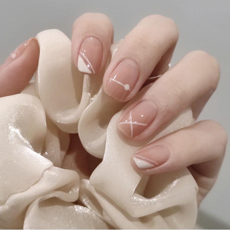 キラキラネイル ワンホンネイル チップ ネイルチップ ネイルアート　かわいい シンプルで 優しい ヌード ライン ネイルアート 完成 品 つけ 爪 パッチ ホワイト 取り外し 可能 ウェアラブル ネイル