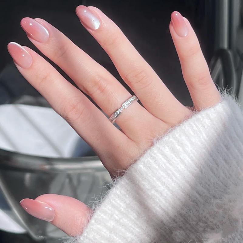 キラキラネイル ワンホンネイル チップ ネイルチップ ネイルアート　かわいい の ウェアラブル ネイルアート パッチ ショート スタイル 氷のように 透明で しっとりと した ナチュラル ピーチピンク グラデーション キャッツアイ 優しい なの つけ 爪