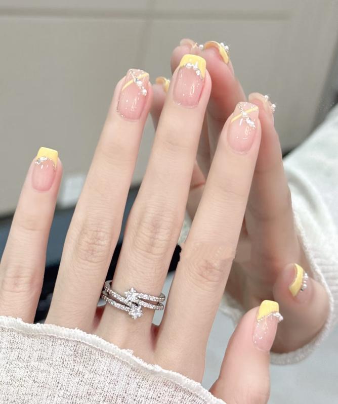 キラキラネイル ワンホンネイル チップ ネイルチップ ネイルアート　かわいい にの 黄色の フランスの ..