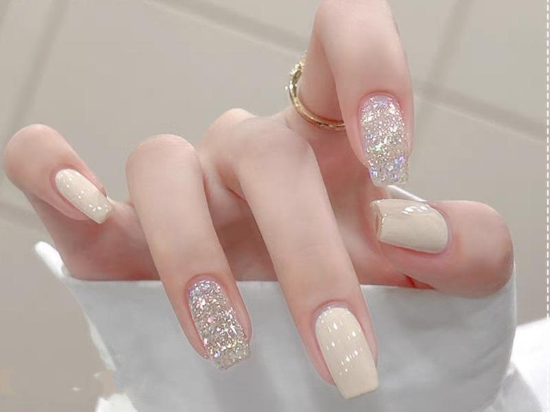 キラキラネイル ワンホンネイル チップ ネイルチップ ネイルアート　かわいい 2025 春 なの ウェアラブ..