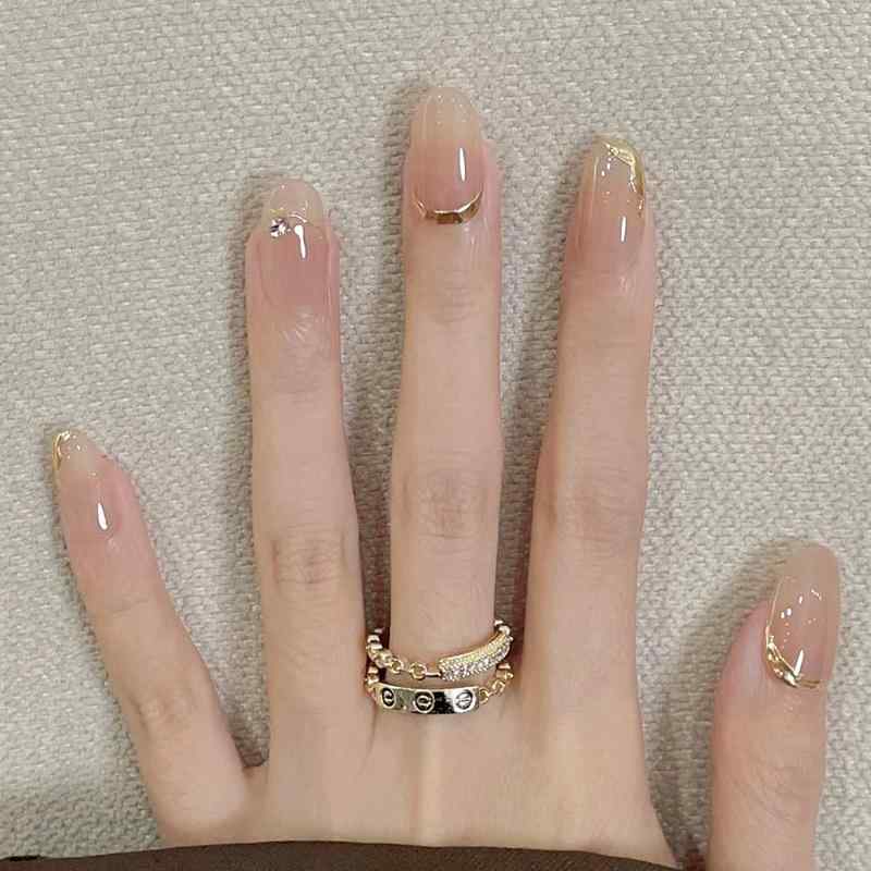 韓国ネイル マグネットネイル フラッシュネイル キラキラ ネイル アート パッチ なの ヌード ネイルアートは ネイルの ショート 2025 高級 リッチ 娘 ホワイトを 着用 します