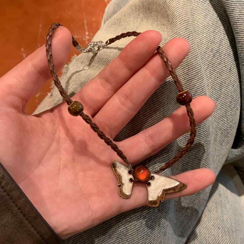 シンプル 短め カジュアル おしゃれ チョーカー　アクセサリー　レディース な ユニークな サブカルチャー ブラウン 編み 蝶 チョーカー ネックレス 女性 鎖骨 チェーン マイ ラード 秋冬