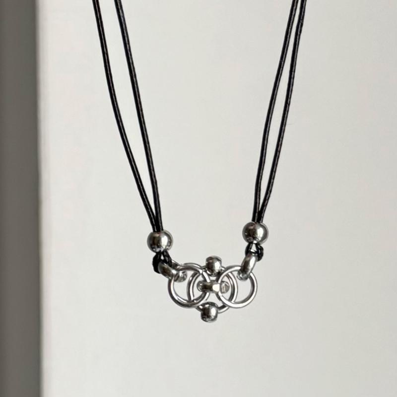 ゴシック調 レザー シンプル 短め カジュアル チョーカー　アクセサリー　レディース パンク ロック サークル ノット ダブル ブラック ロープ ネックレス チョーカー 韓国 スタイル イン スウィート＆ クール Y2K