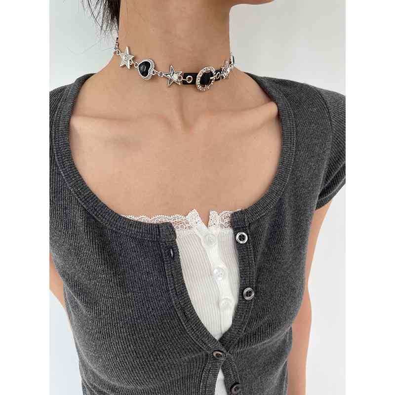 ゴシック調 レザー シンプル 短め カジュアル チョーカー　アクセサリー　レディース Y2K ホット ガール ラブ バタフライ ラインストーン ジルコン スター ネックレス サブカルチャー パンク 重厚 チョーカー