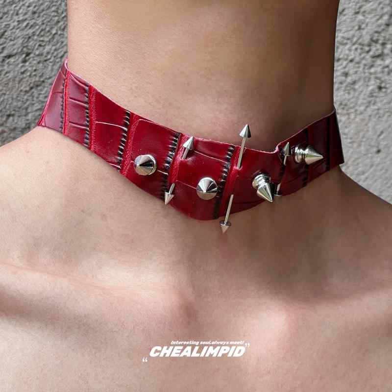 ゴシック調 レザー シンプル 短め カジュアル チョーカー　アクセサリー　レディース チョーカー / 不規則な ワイン レッドレザー スタッズ カラー Y2K サブカルチャー パンク ダーク スイート クール ホット ガール ネックレス