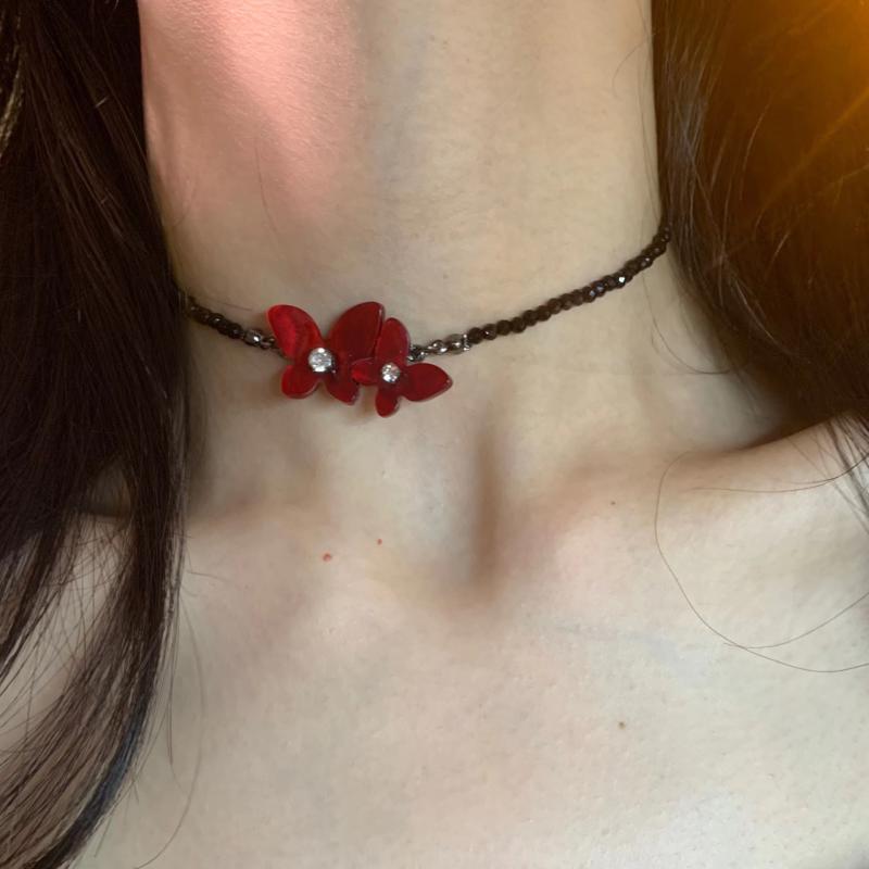 ゴシック調 レザー シンプル 短め カジュアル チョーカー　アクセサリー　レディース ホワイト ワイン レッドの 蝶の チョーカー ネックレス 女性用 ハロウィンアクセサリー ダーク スタイル 鎖骨 チェーン ホット ガール カラー