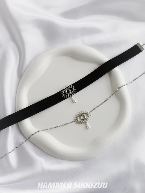 ゴシック調 レザー シンプル 短め カジュアル チョーカー　アクセサリー　レディース 悪魔の 目 ダーク ガール パンク ゴス アイ ネックレス ショート 鎖骨 チェーンチョーカー