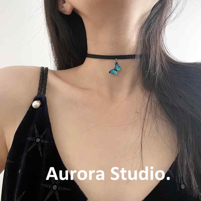 ゴシック調 レザー シンプル 短め カジュアル チョーカー　アクセサリー　レディース 伸縮性の ある インの カラフルな 蝶の リサと 同じ チョーカーな バイカラーの カラー ネック ストラップ 女性