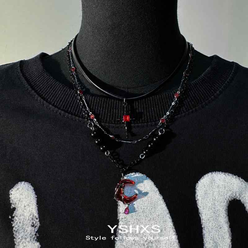 ゴシック調 レザー シンプル 短め カジュアル チョーカー　アクセサリー　レディース スカーレット クレセント マルチレイヤー ネックレス クロス ペンダント カラー スプライシング 鎖骨 チェーン ゴシック サブカルチャー アクセサリー