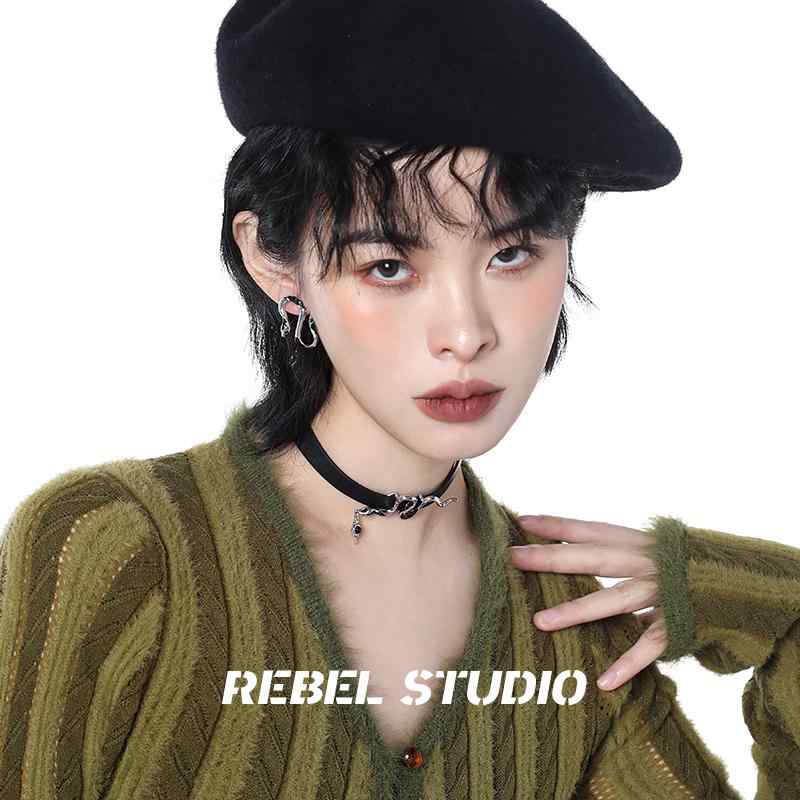 ゴシック調 レザー シンプル 短め カジュアル チョーカー　アクセサリー　レディース レベル スタジオ スネークハウス スネーク ネックレス 女性用 ダーク ホット ガール ハイエンド チョーカー 鎖骨 チェーン