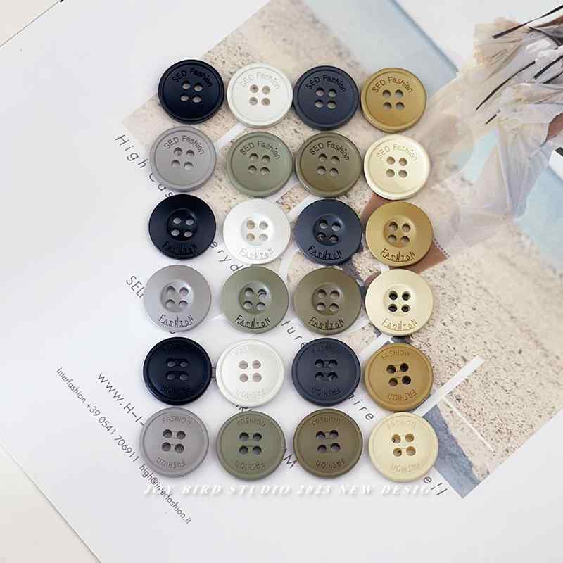 手芸 リメイク ボタン　カジュアル　アクセサリー ファッション マット 樹脂 ボタン シンプル 四つ目 ..