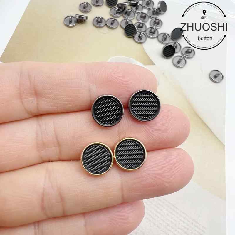 手芸 リメイク ボタン　カジュアル　アクセサリー メンズシャツ用の 高級 金属 ボタン 精巧 オイル テクスチャ 合金 あらゆる 種類の 衣類用 ボタンを しています。
