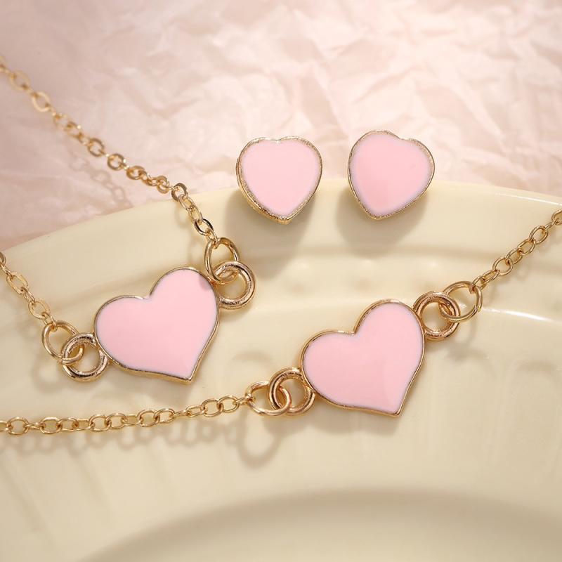ネックレス レディース アクセサリー セット ハート型 指輪 ピアス 指環 ジュエリー ゴールド調 かわいい 華やか おしゃれ スタイリッシュ 個性派 贈り物 プレゼント ジュエリーボックス ギフト用 おしゃれなデザイン デイリー使い パーティー お呼ば