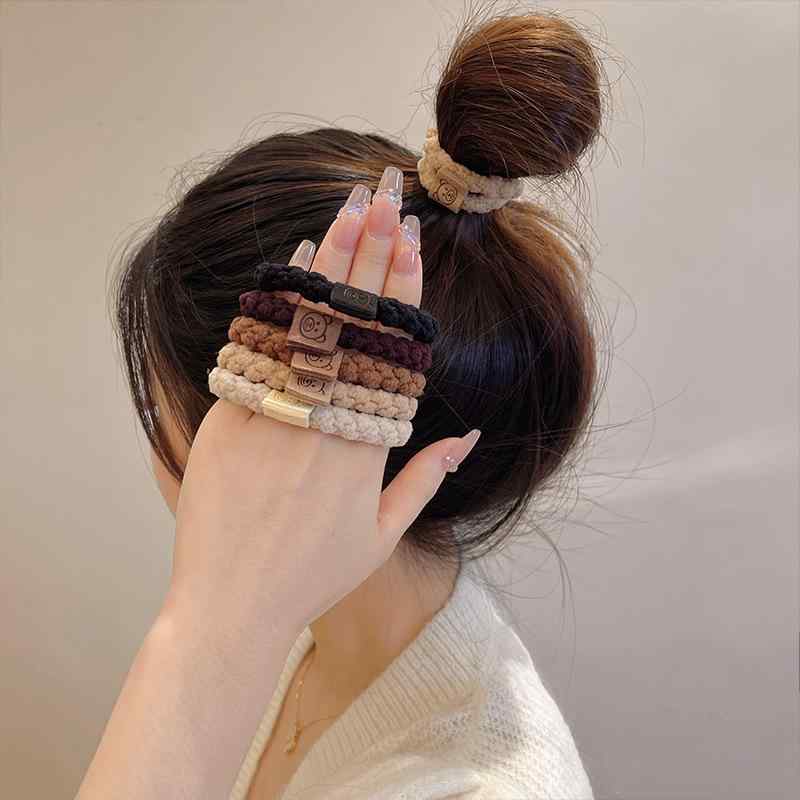 ヘアゴム レディース ヘアアクセサリー 髪飾り 髪留め くま 熊モチーフ かわいい もこもこ ふわふわ 秋冬 毛絨 素材 伸縮性 高弾力 耐久性 髪束ね ポニーテール お団子 ヘアアレンジ おしゃれ デイリー カジュアル オフィス 通勤用 通学用 普段使