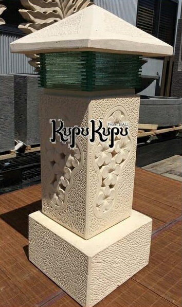 【 ポイントUP 限定saleクーポン 】 バリ風 灯篭 硝子 セメント製 プルメリア柄 白色 燈籠 石 灯籠 石灯籠 スタンド アジアン おしゃれ ガーデン オブジェ 庭 リゾート エクステリア ガラス ホワイト スタンドオブジェ ガーデンライト　ガーデンオブジェ　ハンドメイドのサムネイル