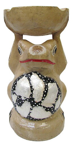 灰皿を掲げるカエルシェルモザイクナ...
