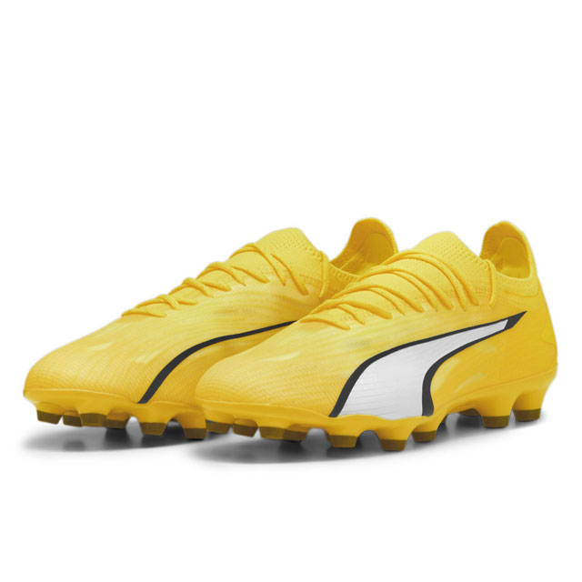 種別 サッカースパイク メーカー名 プーマ（PUMA） カラー 04/イエローブレイズ 特徴 プーマ 【VOLTAGE PACK/ボルテージパック】！ ■PWRTAPE 足の甲に沿ってアッパー内部に施されたPWRTAPEが足の動きをサポート。 全体のフィッティングの向上にも貢献。 アッパーの保形性もパワーテープによって実現。 ■ULTRAWEAVE 発的なスピードを生み出す超軽量で足馴染みの良いULTRAWAVEアッパー ■Formastrip 高いビジビリティを表現しつつ、横方向へのサポートを発揮する。 3DプリントでのFormastrip 対応グラウンド/土、人工芝グラウンド ※ご注文前に必ずお読み下さい※ 当店の掲載商品は、当社が運営するショピングサイト、 実店舗（展示品含む）でも同時販売しておりますため、 同タイミングのご注文があった場合、商品がまれに欠品する場合がございます。 また、在庫表記については、注文手続きが可能な状態であってもメーカー在庫・実店舗在庫を共有しているため、 商品によっては入荷までお時間を頂く場合や商品が欠品している場合もございます。 あらかじめご了承の上ご注文ください。 メーカー希望小売価格はメーカーカタログに基づいて掲載して います