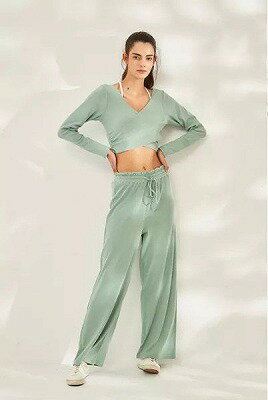 ヨガウェア ブランド オシャレ おしゃれ トップス レギンス セット 安い フィットネスウェア