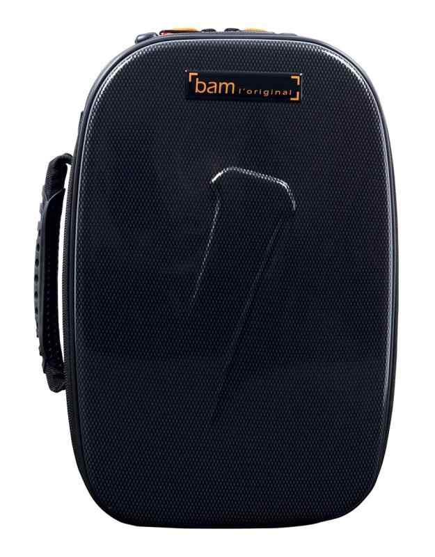 バム Bam オーボエ用 ニュー・トレッキングケース カラー:ブラックカーボン TREK3029SCクッション性に優れたウレタン製の内装。大切な楽器をしっかりと保護します。外側の大きなポケットには表面のオーボエのベルがモチーフとなったデザインを施してあります。ワイドに開いて整理がしやすく使い勝手の良いポケットです。サイドハンドルとバックパックのストラップの2-wayで持ち運びしやすいケースです。リードケース収納、アクセサリー収納付き。外寸：35cm×24cm×18cm。　重量：1.4kg。