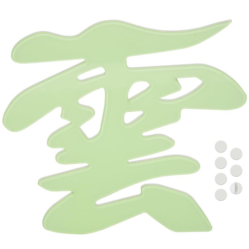 神棚 雲 暗闇で光る 天井に貼る 自発光式 アクリル雲シール 神棚 ・ 神殿の神具 仏壇 貼ってはがせる アクリル『雲型』 両面テープ付き 蛍光 7*15cm暗闇で光るアクリル雲雲シールは昼間に光を蓄え、暗闇で光る最新デザイン昼間は普通の白雲ですが、暗い場所や夜間には明るい光が放たれ、夜でも神棚の上に浮かぶ雲を見ることができます。アクリル製の雲紙や木製の雲字に比べて、アクリル製は退色や変色しにくく頑丈で長くご使用いただけます。軽量で落ちる心配は。貼ってはがせる粘着テープがついているので、壁や天井を傷めにくく賃貸住宅にもOK。届いたらすぐにご使用になれます。シンプルで洗練感雲本体は清潔感があります。天井や壁に馴染みやすい色合いです。綺麗で目立ち過ぎず存在感があります。和風なお部屋はもちろん、モダンなお部屋や、洋風なお部屋にもうまく調和します。商品仕様サイズ：縦7cm× 幅15cm×厚さ0.3cm。素材：蛍光アクリル。付属品：両面テープ7点付き。30日間の安心があります。 万一何らかのご不満や不良品が生じた場合、何時でもお気軽にご連絡ください。至急対応させていただきます。雲板の役割『神棚の上には雲しか』という意味を込めて雲板を神棚の上に設置することで神様に敬意を表します。上階に部屋がある場合、神棚や仏壇の上にも雲板を貼る風習があります。