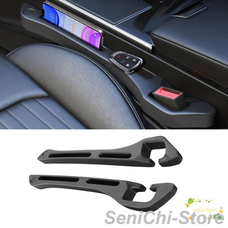 【高品質素材】適合車種：トヨタ RAV4 / ハリアー60系 80系/カローラクロス/カローラ210系/ライズ/カムリ/ヤリスクロス/シエンタ/クラウン 車 隙間クッション 高品質のPU素材を使用しており、耐久性があり、車の高級感を損なわず、縁が滑らかで車体を傷つけず、車の内装として使用でき、湿った布で拭くだけで、すぐにきれいになります。【車 隙間クッション 落下を防ぎ】携帯電話、財布、カード、その他の小さな物は保管する場所がなく、車の隙間に落ちることが多く、車は非常に散らかっています。 隙間プラグを使えばシート間の隙間の悩みも解消、車内の小物を効果的に整理、 あなたの車を清潔で整頓してください。【車 隙間クッション 簡単に取り付け】のバックルを切れ目に通して挟み込むだけのカンタン設置、安全ベルトを干渉しない、ランク制御に影響しないで、操作が簡単で、走行の安全に影響しません。ソケットはギャップパッド用に予約されており、ギャップパッドを固定するだけでなく、元の車の機能的な使用に影響を与えることなく、の通常の使用を保証します。