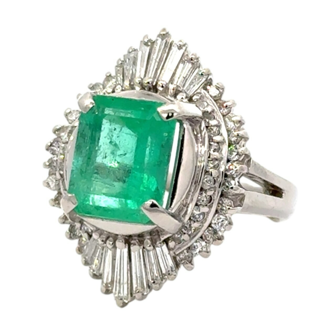 Rakuten - 天然エメラルド 3.32ct ダイヤ 0.80ct Pt900 約13.4g ベリル ダイヤモンド 宝石 プラチナ 中古指輪 エメラルドカット ダイヤ取り巻き バレリーナ エメラルドリング ハイジュエリー 誕生石リング 目立つ 大粒 5月誕生石 jewelry ハイジュエリー 高級 【中古】