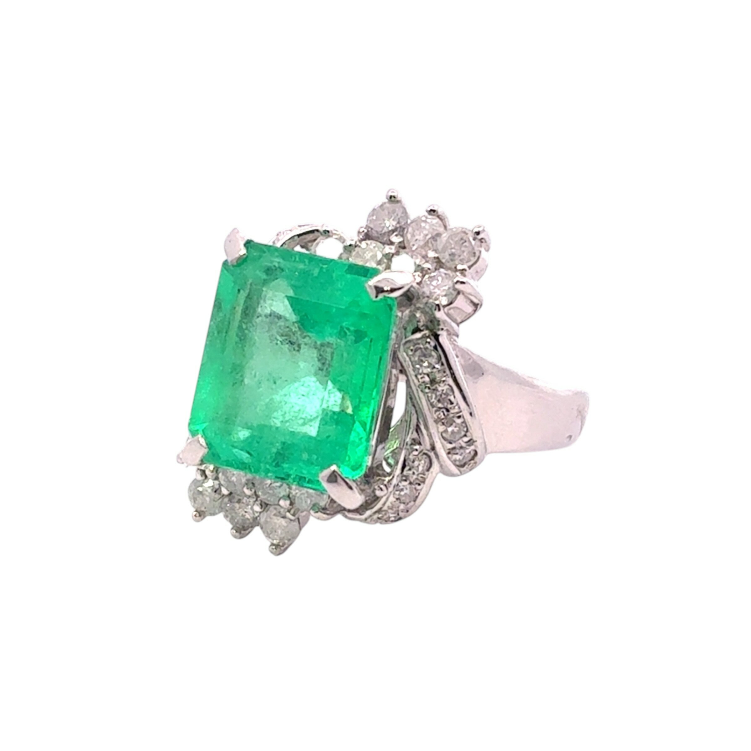 Rakuten - 天然エメラルド ベリル 6.24ct ダイヤモンド 0.80ct Pt900 リング 約13.9 12.3g ダイヤモンド 宝石 プラチナ 指輪 エメラルドカット ダイヤ取り巻き バレリーナ エメラルドリング ハイジュエリー 目立つ 大粒 5月誕生石 E6.24CT/D0.80CT【中古】