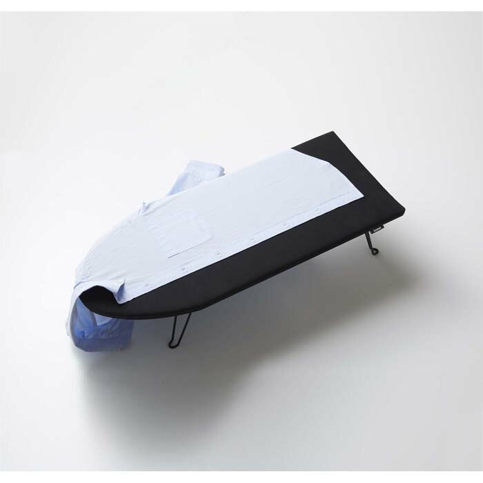 舟型アイロン台　タワー　ブラック 山崎実業 YAMAZAKI 便利 おしゃれ シンプル シワ取り 台 お手入れ iron ship 使いやすい リビング