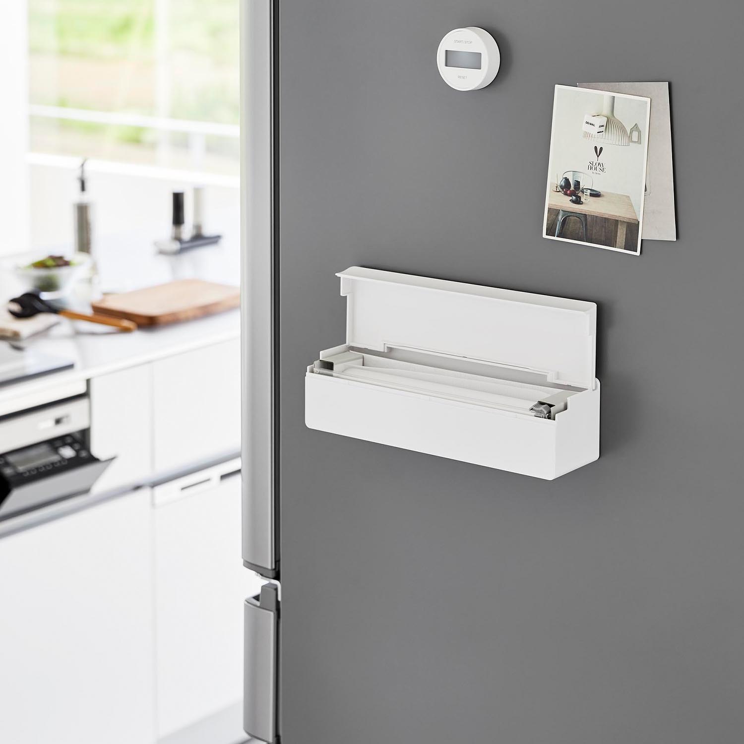 マグネットまな板シートケース タワー TOWER 山崎実業 ホワイト ブラック 浮かせる 収納 マグネット 磁石 スペース 活用 カッティングボード 入れ 衛生的 収納ケース おしゃれ 便利 2190 2191