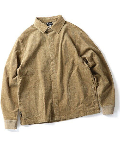 大人気シャツジャケット コーデュロイ素材で登場！！ 人気のディティールを周到しつつもマイナーチェンジした 秋冬にぴったりのコーデュロイ素材を使ったシャツジャケット ほどよい厚さでシャツとしてもジャケットとしても使えます。 生地は伸縮性に富んだストレッチコーデュロイ。 スナップボタンなので脱ぎ着も楽ちん！ カフスはリブ素材で、さっとまくりあげたり、ストレスなくはおったりできます。 まあるくなったエリもカジュアルさをプラス。
