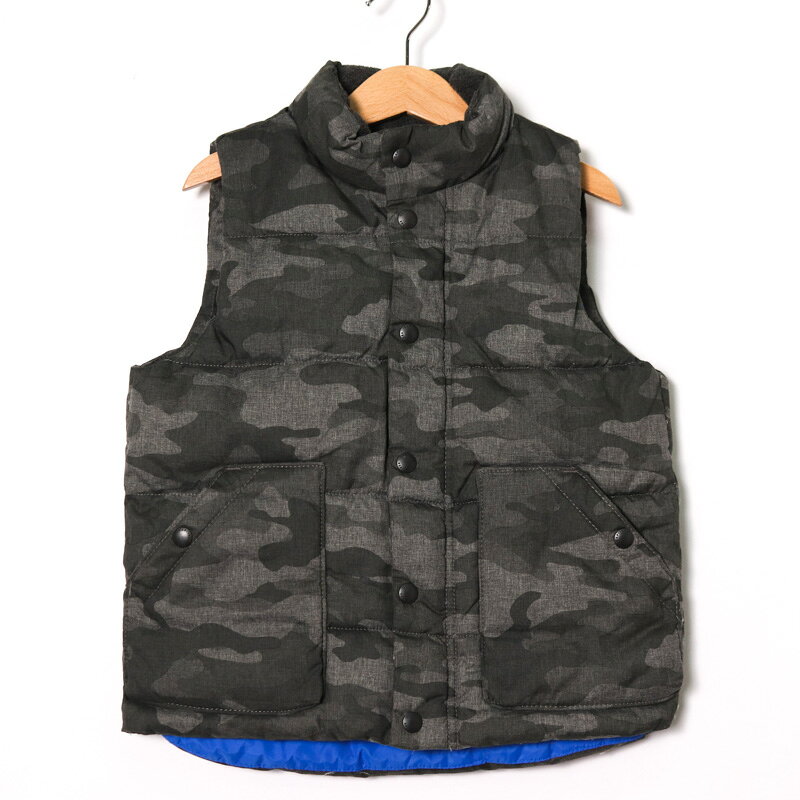 【期間限定50％OFF】ギャップ ダウンベスト カモフラ柄 中綿入り アウター キッズ 男の子用 110サイズ グレー GAP 【中古】