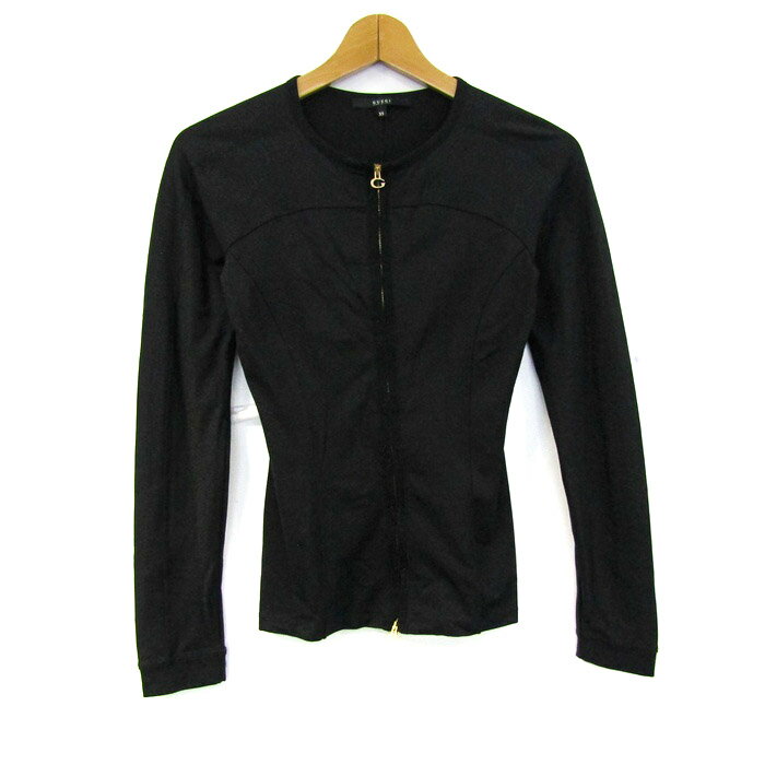 【状態追記】 --- 【付属品】 なし / 商品サイズ (こちらのサイズ表記は平置き採寸のサイズです。) 表記サイズ着丈身幅裄丈 XS約51cm約35cm約69cm サイズガイドはこちら /商品詳細 ブランド名 GUCCIグッチ 特徴 --- 素材 素材タグを撮影しておりますので、ご確認下さいませ。 色 ブラック 性別タイプ レディース 生産国 イタリア 商品番号 rs26633 類似商品