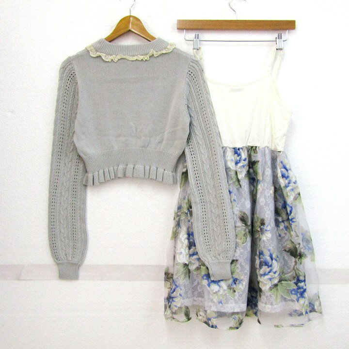 barceのaxes femme アクシーズファム セットアップ 上下セット ニット＆花柄キャミワンピース 未使用品 レディース Mサイズ グレー×白 【中古】｜アングル2