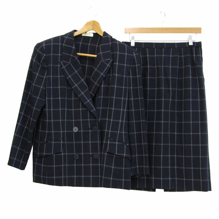 【状態追記】 部分的に汚れ有り。 【付属品】 なし / 商品サイズ (こちらのサイズ表記は平置き採寸のサイズです。) 表記サイズ総丈肩幅着丈身幅ウエストヒップ袖丈 1約63cm約41cm約67cm約42cm約68cm約46cm約52cm サイズガイドはこちら /商品詳細 ブランド名 LINERライナー 特徴 --- 素材 素材タグを撮影しておりますので、ご確認くださいませ。 色 ネイビー×ホワイト 性別タイプ レディース 生産国 --- 商品番号 rs48238 類似商品