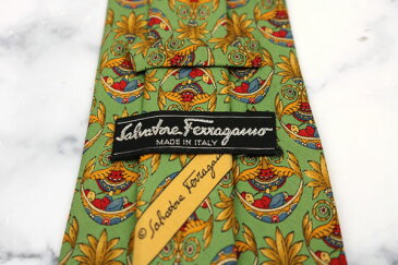 サルヴァトーレフェラガモ Salvatore Ferragamo シルク イタリア製 総柄 グリーン シルク ブランド ネクタイ 送料無料 【中古】