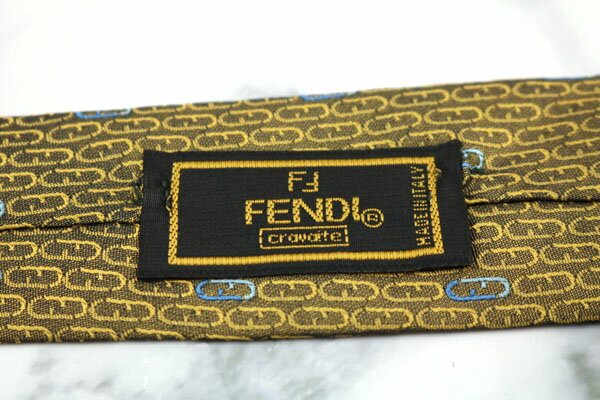 フェンディ FENDI ズッカ柄 ダブルF 伊製 シルク ロゴグラム柄 イエロー シルク ブランド ネクタイ 送料無料 【中古】【美品】