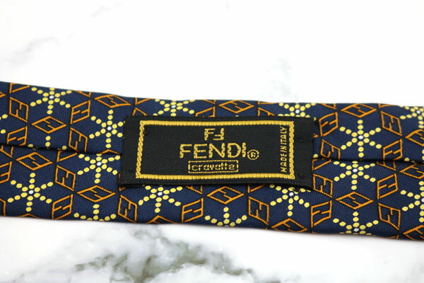 フェンディ FENDI ズッカ柄 ダブルF 幾何学柄 伊製 シルク ロゴグラム柄 ネイビー シルク ブランド ネクタイ 送料無料 【中古】【美品】