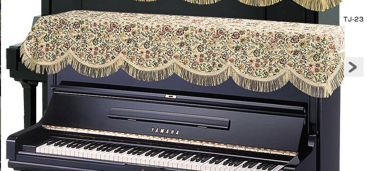 ■サイズ 　・約190×70cm ■商品の特徴 　オーソドックスなゴブラン調花柄に、クラシックなフレンジを付けてみました。格調がワンランク上がりました。 ■仕様 　カラー：ベージュ系ピンク小花柄 　素　材：ジャガード織　ポリエステル100％ 　日本製 ※椅子用カバーは別売りです。 ※画像の色合いと、実際の商品の色合いが若干違う場合がございます。ご了承ください。