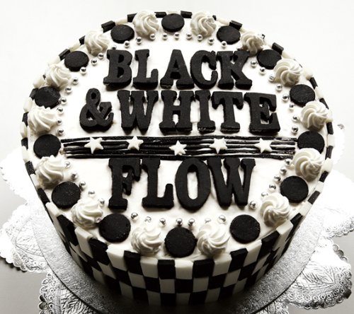 乐天商城 - 【CD部門閉鎖のため在庫品処分特価】KSCL-1950 FLOW／BLACK＆WHITE（初回）【新品未開封】※注意事項をご確認の上ご注文下さい。