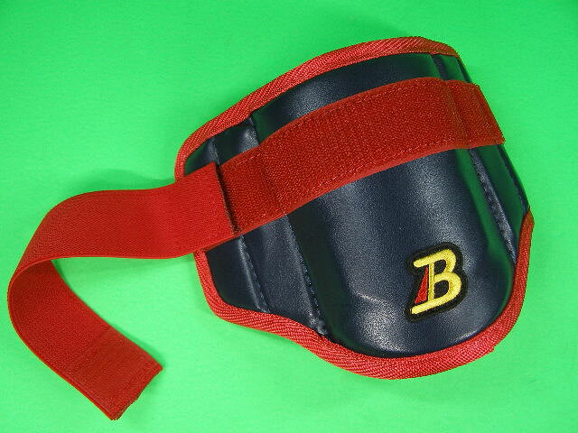 ベースボールフィールドのベルガード BELGARD エルボーガード ネイビー×レッドヘリ バンド・レッドAL710 サイズ調整可能 右打者用 左打者用 兼用 アームガード エルボー ひじ シングルベルト｜アングル3