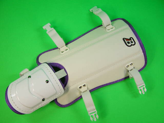 ベースボールフィールドのベルガード BELGARD オーダーカラー ホワイト×パープルヘリ FG912 プロ仕様合皮巻きタイプ フットガード ロングタイプ レッグガード｜アングル2