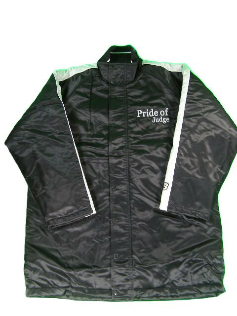 売り切り特価です！ ベルガード BELGARD 審判員 グランドコート Pride of Judge プライド オブ ジャッジ アンパイア ジャケット サイズXL（105サイズ表記）のみの在庫です。 折りたたみ部のシワ、折れはご容赦ください...